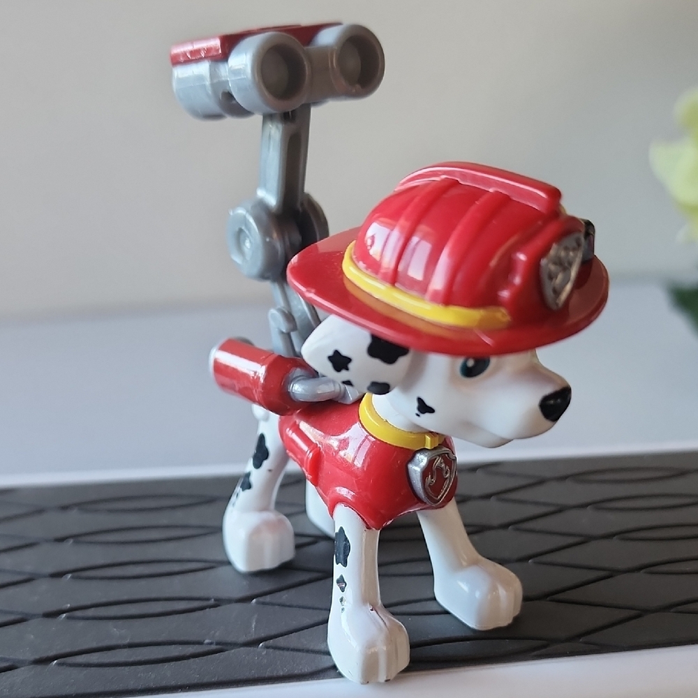 11 Pieces, Paw Patrol Rescue Team Action Figures - Red, Blue, Green. - Picture 3 of 15